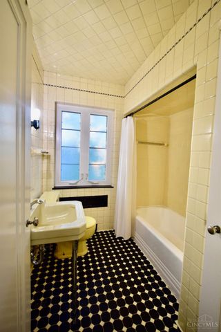 3255 Linwood Avenue, Cincinnati, OH 45226