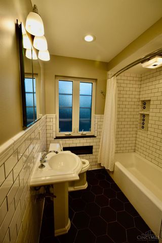 3255 Linwood Avenue, Cincinnati, OH 45226