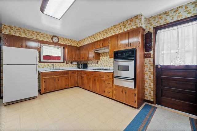 905 Watt Rd, Washington Twp, PA 15613