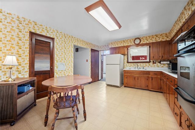 905 Watt Rd, Washington Twp, PA 15613