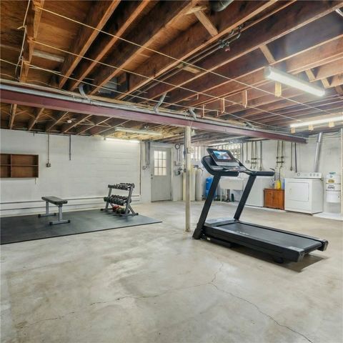905 Watt Rd, Washington Twp, PA 15613