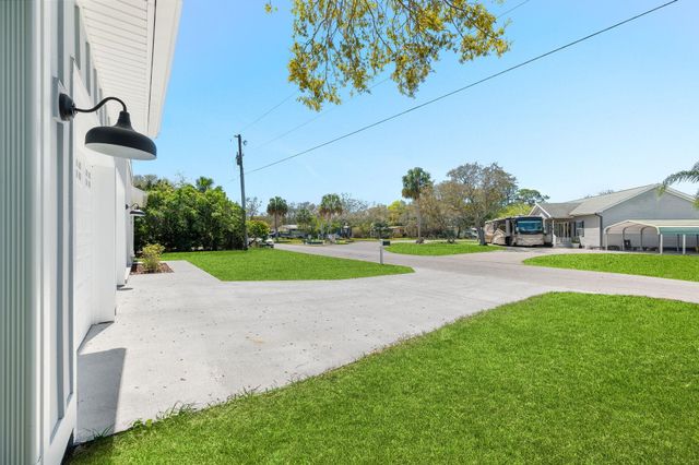 2126 Reef Dr, St Augustine, FL 32080