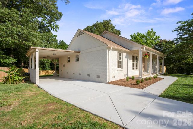 6100 Ashcrest Drive, Charlotte, NC 28217