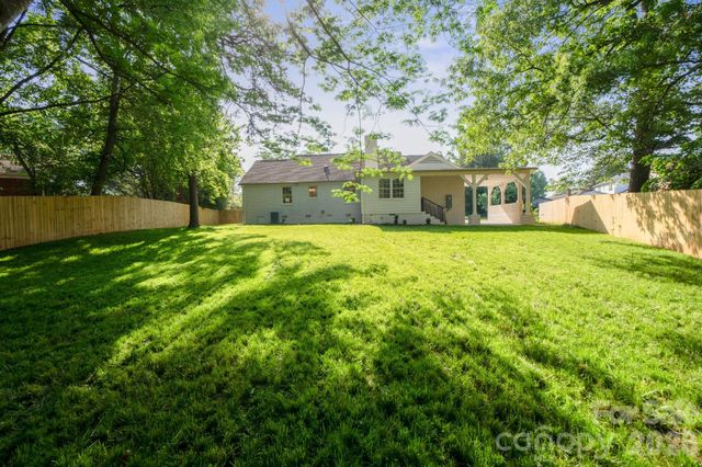 6100 Ashcrest Drive, Charlotte, NC 28217