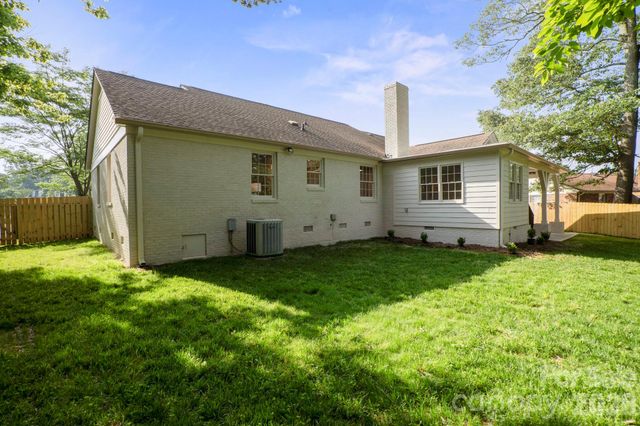 6100 Ashcrest Drive, Charlotte, NC 28217