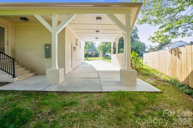 6100 Ashcrest Drive, Charlotte, NC 28217