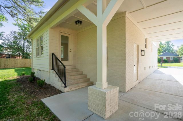 6100 Ashcrest Drive, Charlotte, NC 28217