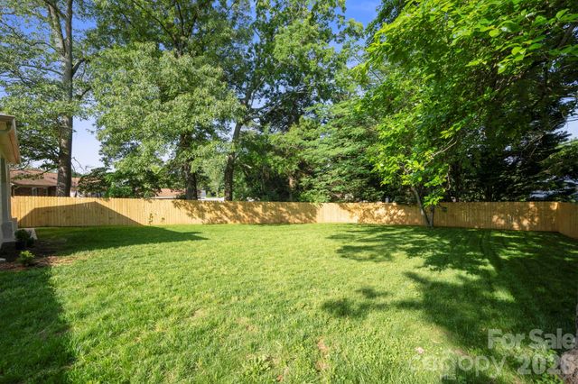 6100 Ashcrest Drive, Charlotte, NC 28217