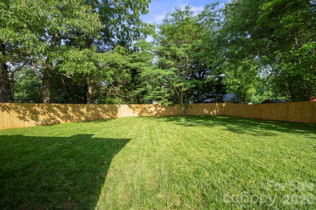 6100 Ashcrest Drive, Charlotte, NC 28217