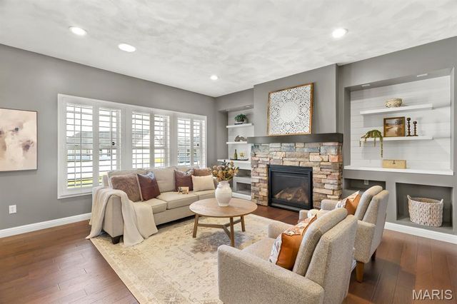 7125 Richmond Drive, Glen Carbon, IL 62034
