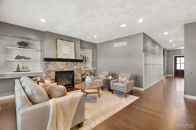 7125 Richmond Drive, Glen Carbon, IL 62034