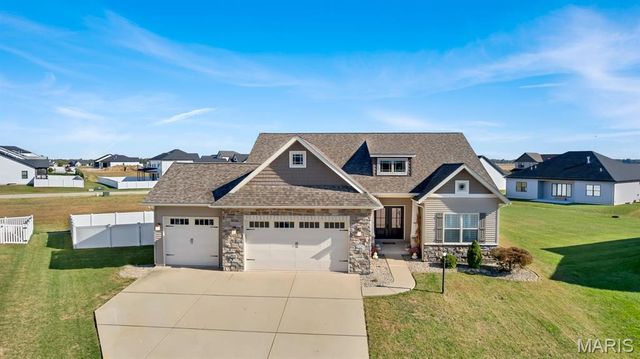 7125 Richmond Drive, Glen Carbon, IL 62034