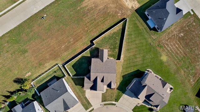 7125 Richmond Drive, Glen Carbon, IL 62034