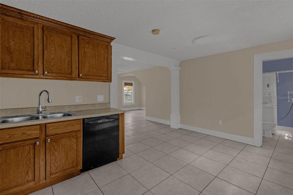 Image 13 of property listing at 1232 E LIVINGSTON STREET, Orlando, FL 32803