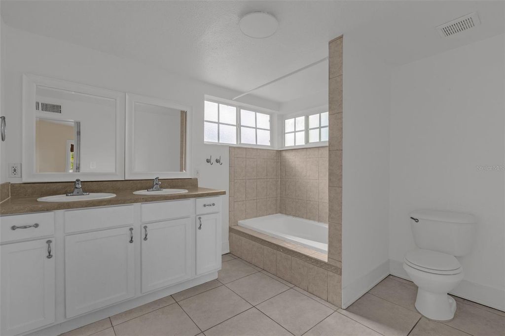 Image 20 of property listing at 1232 E LIVINGSTON STREET, Orlando, FL 32803