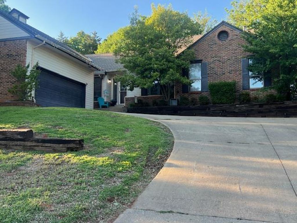 2301 Woodford Way, Edmond, OK 73034