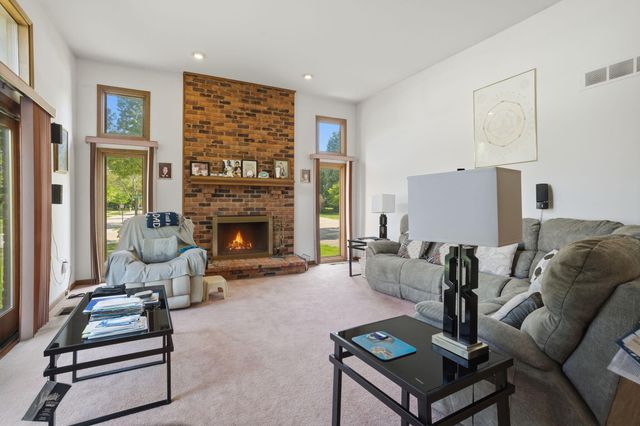 1176 Bradbury Drive, Troy, MI 48098