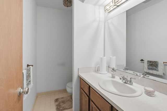1176 Bradbury Drive, Troy, MI 48098