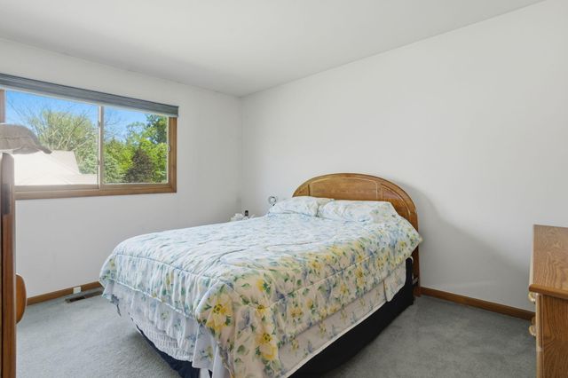 1176 Bradbury Drive, Troy, MI 48098