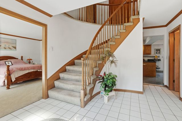 1176 Bradbury Drive, Troy, MI 48098