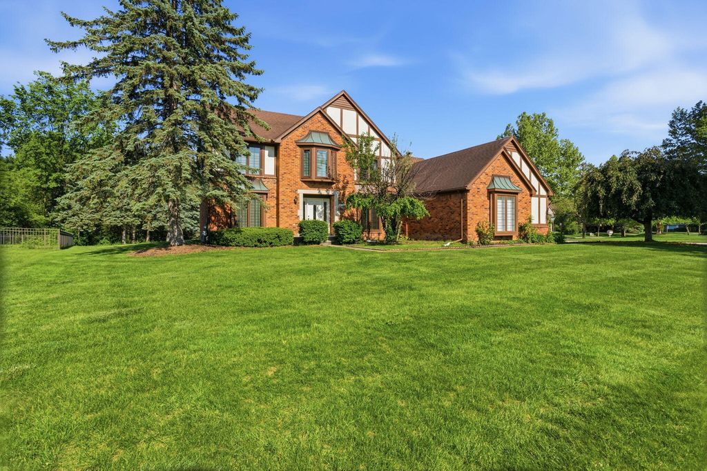 1176 Bradbury Drive, Troy, MI 48098