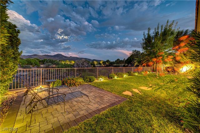105 Fountainhead Circle, Henderson, NV 89052