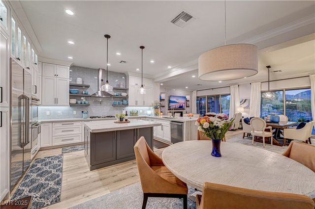 105 Fountainhead Circle, Henderson, NV 89052