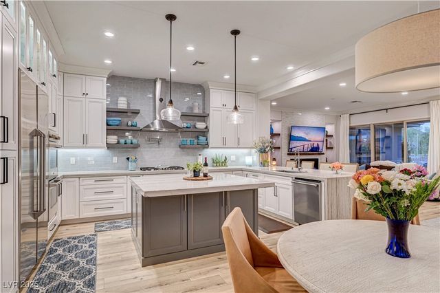 105 Fountainhead Circle, Henderson, NV 89052