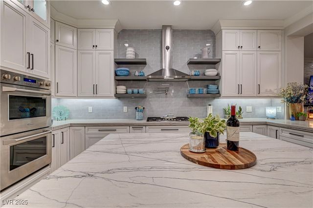 105 Fountainhead Circle, Henderson, NV 89052