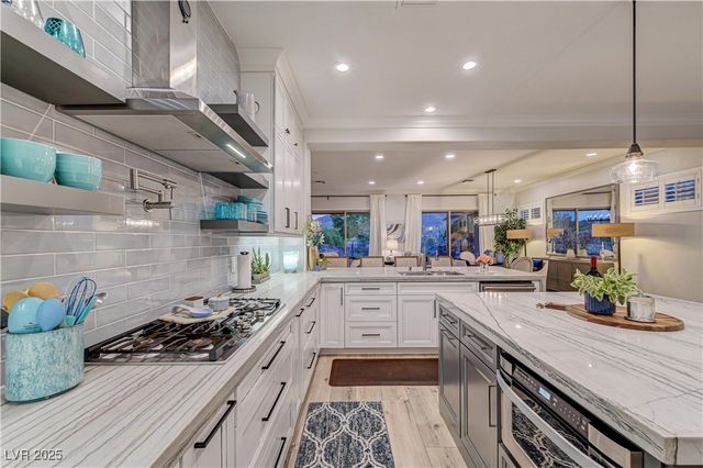 105 Fountainhead Circle, Henderson, NV 89052