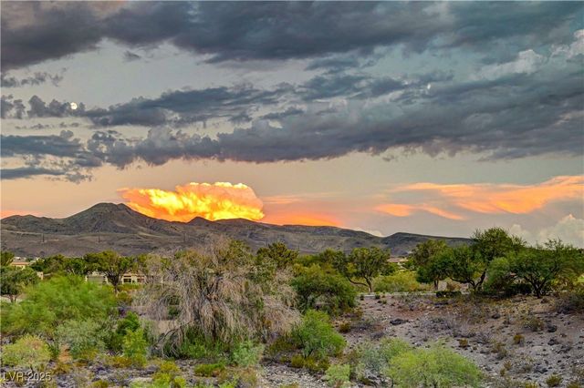 105 Fountainhead Circle, Henderson, NV 89052