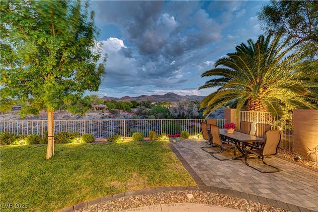 105 Fountainhead Circle, Henderson, NV 89052