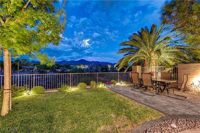 105 Fountainhead Circle, Henderson, NV 89052