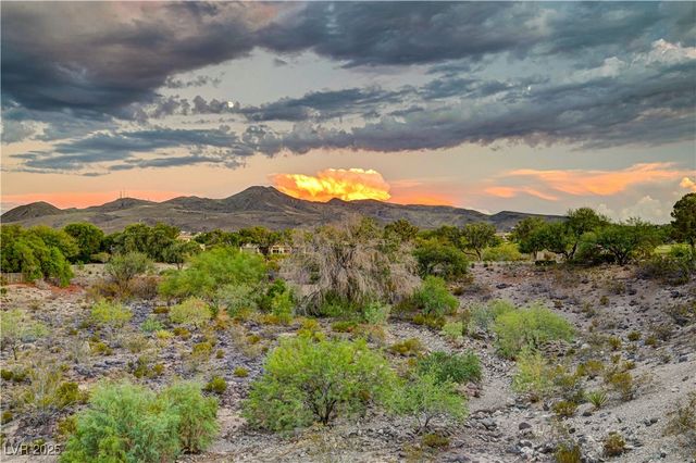 105 Fountainhead Circle, Henderson, NV 89052