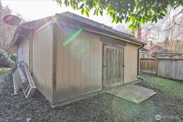 7929 Cyrus Place, Edmonds, WA 98026