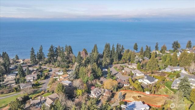 7929 Cyrus Place, Edmonds, WA 98026