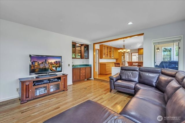 7929 Cyrus Place, Edmonds, WA 98026