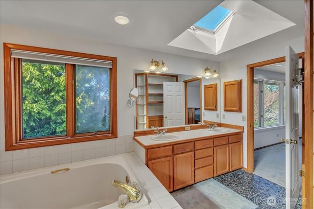 7929 Cyrus Place, Edmonds, WA 98026