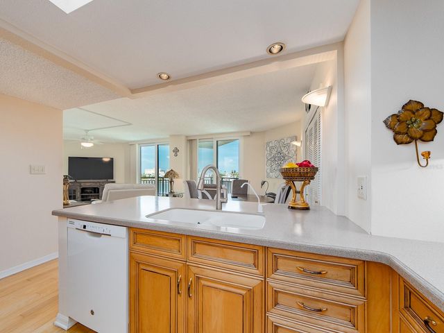 690 ISLAND WAY 404, Clearwater Beach, FL 33767