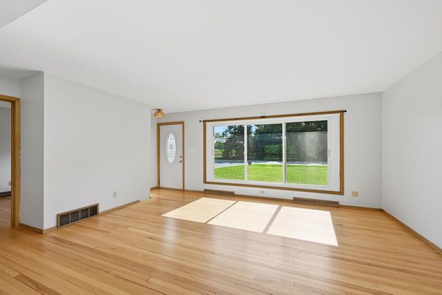 8920 388th AVENUE, Burlington, WI 53105