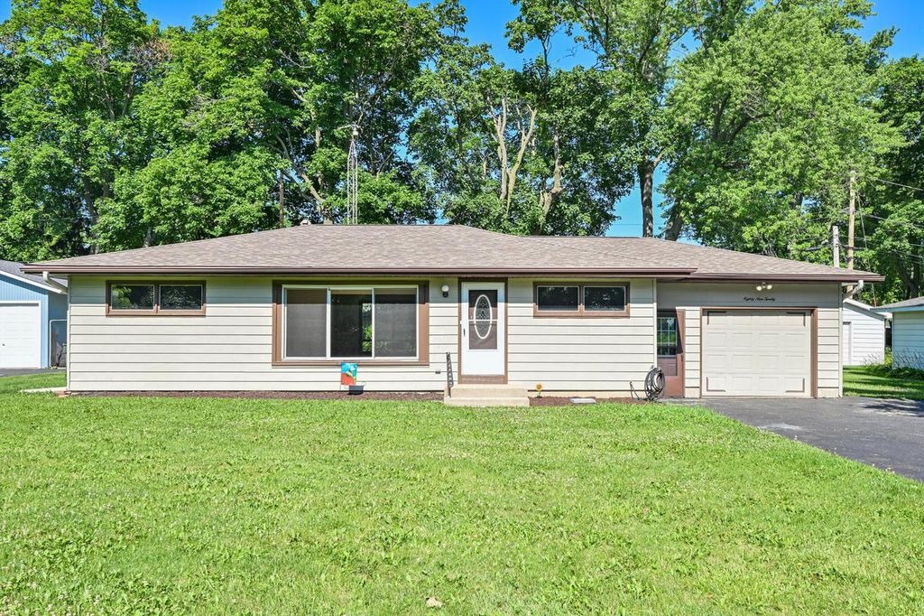 8920 388th AVENUE, Burlington, WI 53105