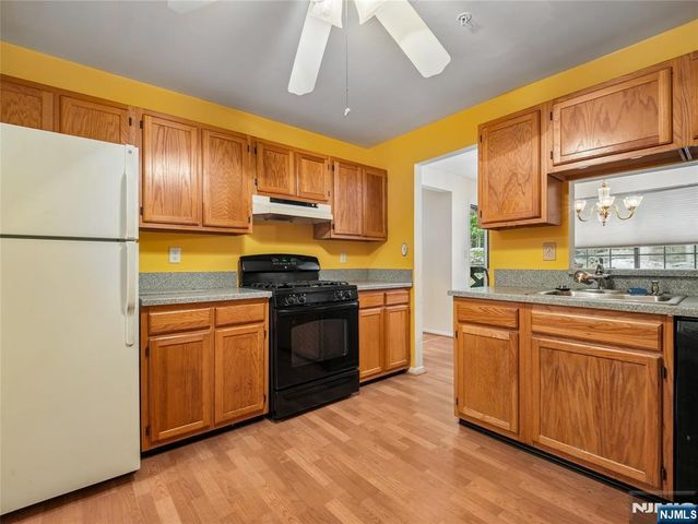 2710 Hemingway Lane, Mahwah, NJ 07430
