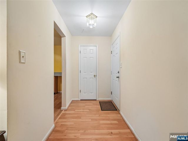 2710 Hemingway Lane, Mahwah, NJ 07430