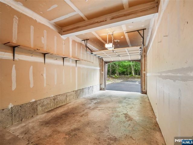 2710 Hemingway Lane, Mahwah, NJ 07430