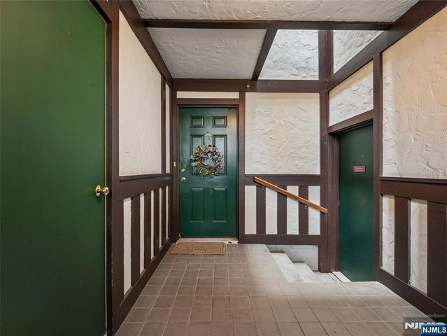 2710 Hemingway Lane, Mahwah, NJ 07430