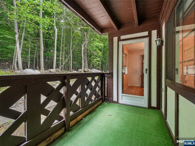 2710 Hemingway Lane, Mahwah, NJ 07430
