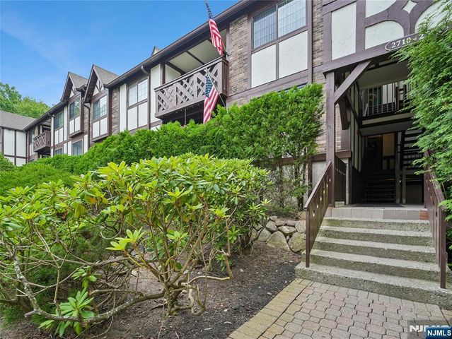 2710 Hemingway Lane, Mahwah, NJ 07430