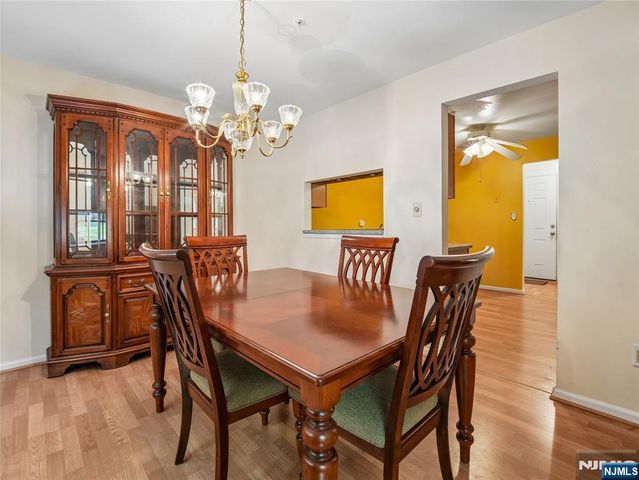 2710 Hemingway Lane, Mahwah, NJ 07430