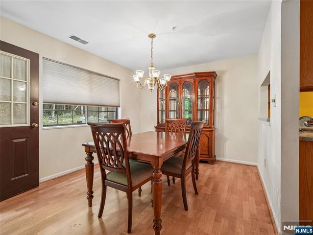 2710 Hemingway Lane, Mahwah, NJ 07430