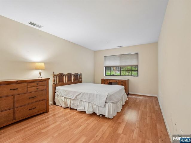 2710 Hemingway Lane, Mahwah, NJ 07430